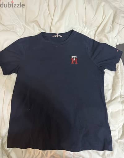 3 Tommy Hilfiger t-shirts