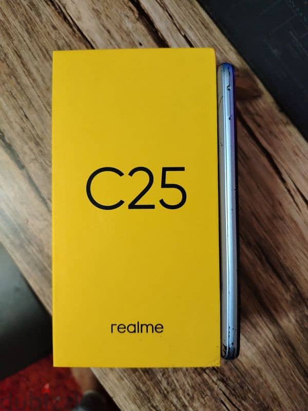 Realme C25 0