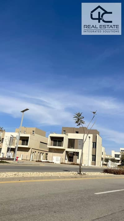 Villa  Standalone  for sale  6toilet   in  palm  hills  5th  Settlement    with  installment   under  price  market  in the heart  of  new  cairo