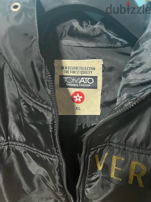 Versace jacket/ tomato brand (XL) قابل للتفاوض للمشتري الجاد 1