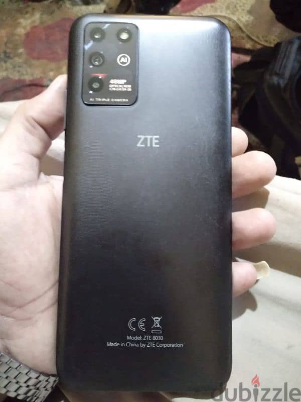 zte blade v30 vita شغال كل حاجه تمام في شرخ في باغه من تحت 0