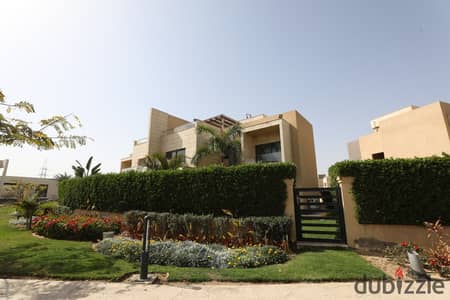 Independent villa, 850 sqm, immediate delivery in Sheikh Zayed, next to Swan Lake, available with installment