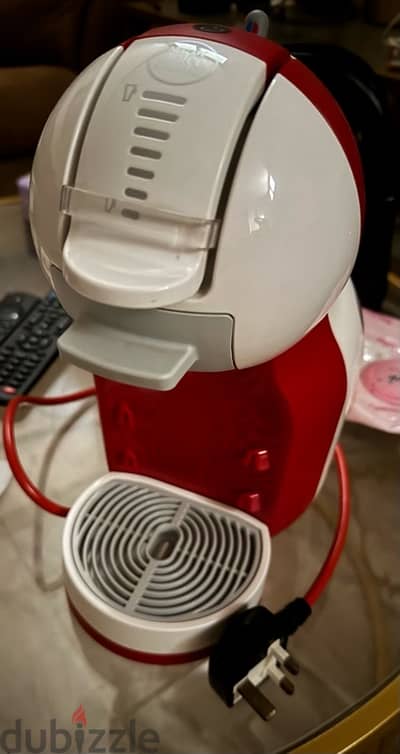 red Nescafé dolce gusto mini me coffee machine