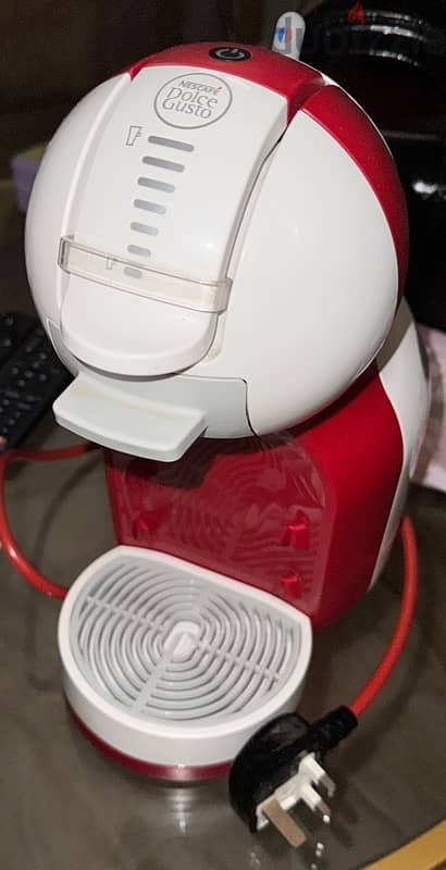 red Nescafé dolce gusto mini me coffee machine 1