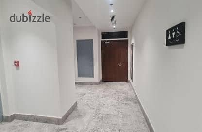 Administrative office for sale, ready for operation, without delivery percentage, in District 5 Mall