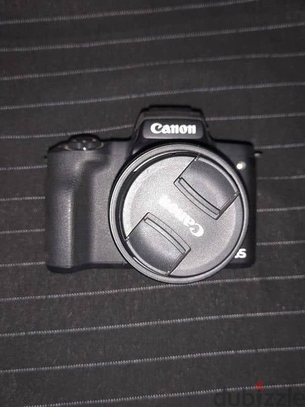 canon eos M50 mirror less بحالة ممتازة 1