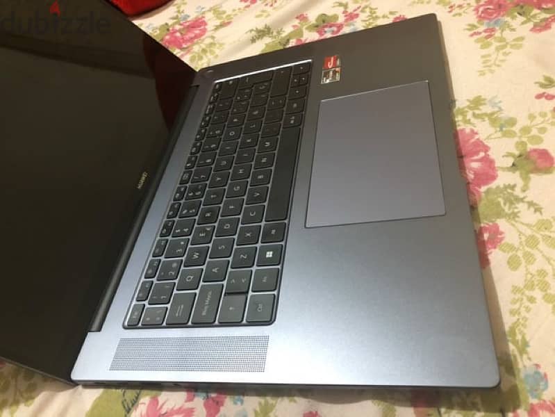 Huawei matebook 16 gaming 2.5k screen in warranty like new 8