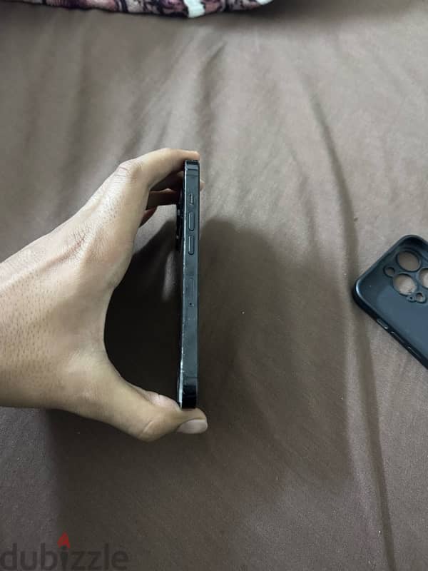 iphone 14 pro broken back 4