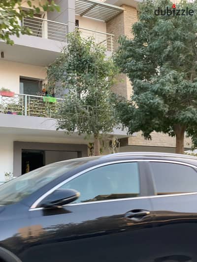 Directly on the Suez Road and in installments over 12 years an apartment for sale in the best location in New Cairo minutes from the Fifth Settlement