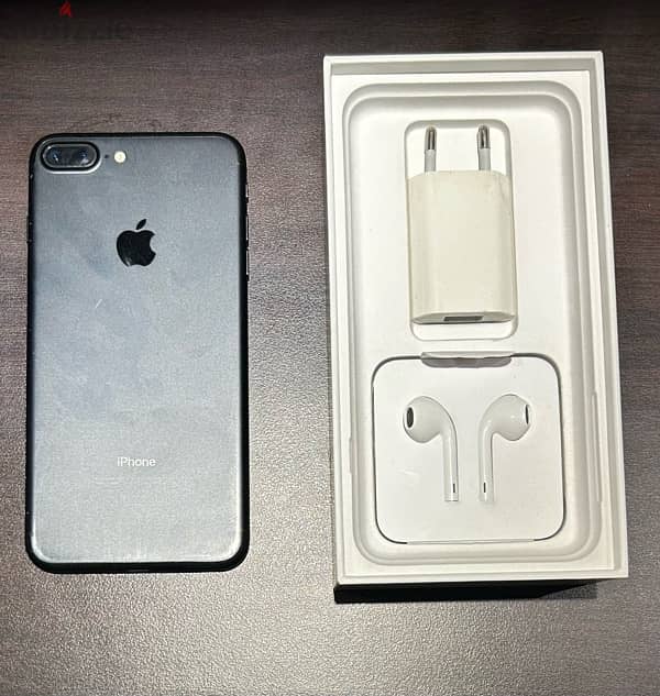 IPhone 7 plus with box and charger 0