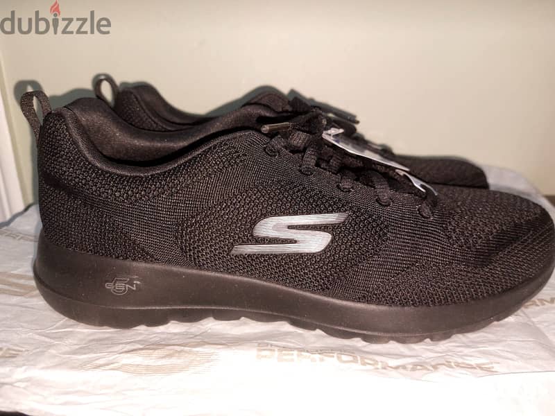 Skechers, GO WALK. Black, Unisex, Size 39.5, New. Original. 1