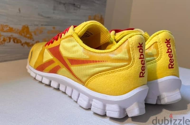 كوتشي Reebok اورجينال مقاس 38.5 جديد وارد من الخارج 5