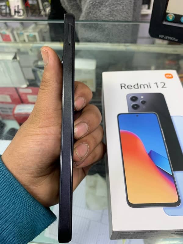 Redmi 12  8/256gكسر زيرو 4