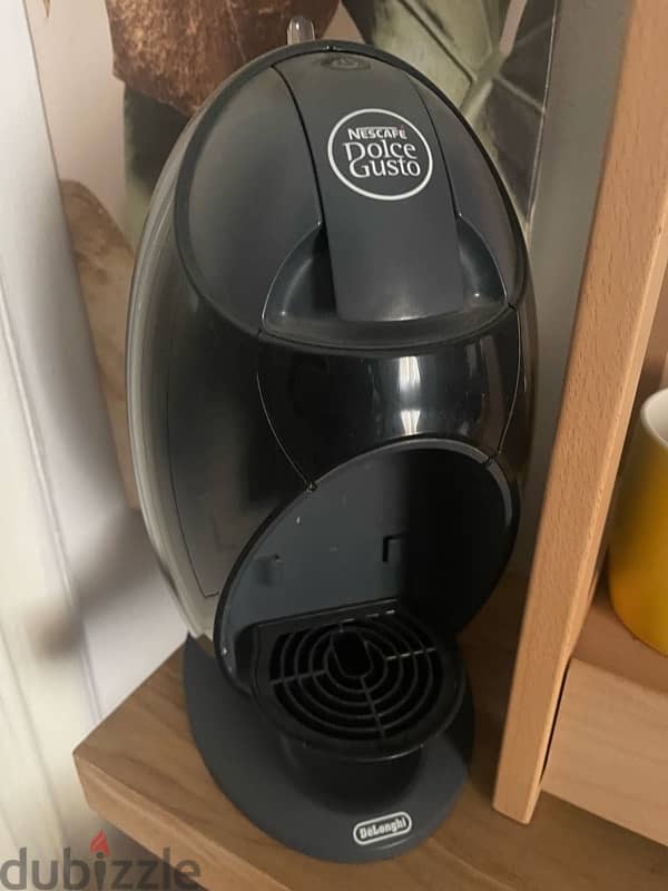 delonghi  dolce guesto coffee machine 0