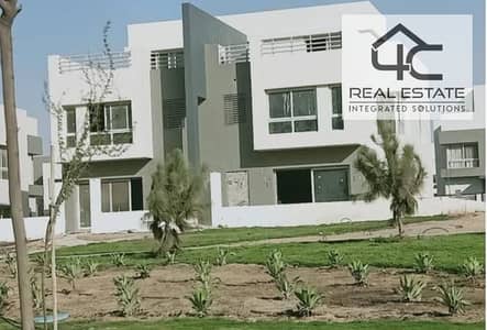 Villa Townhouse   4toilet   Hyde Park  5th  Settlement  ready  to  move  in the heart  of  new  cairo  with  installment    under  price  market