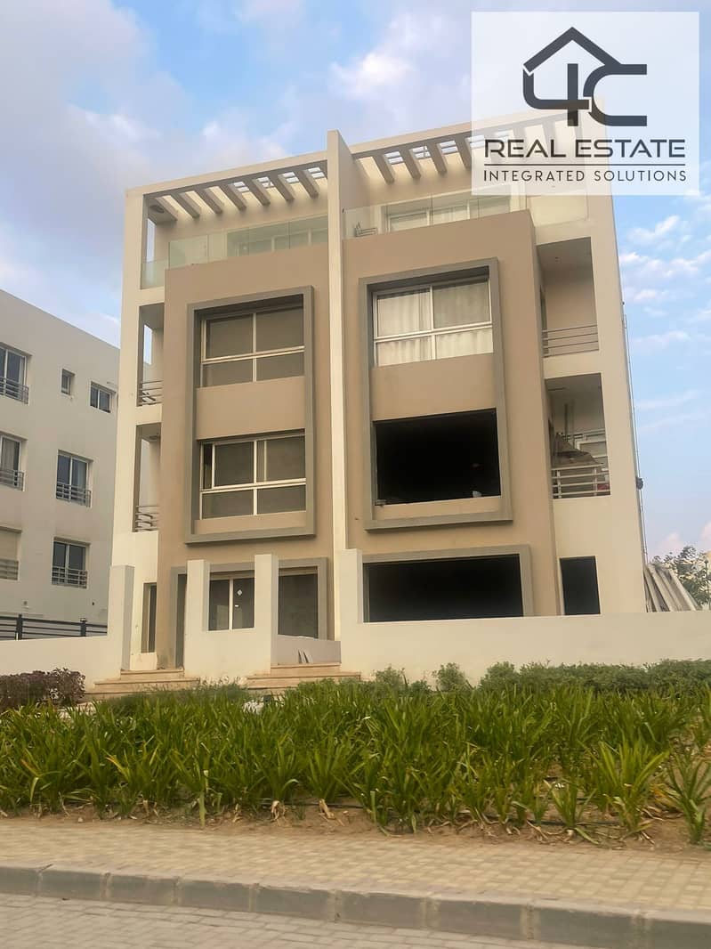 Villa  Duplex  276m   Hyde Park 5th  Settlement  in the heart  of  new  cairo  special view  on landscape  with  installment    under  price  market 0