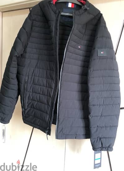 سويتر Tommy Hilfiger مقاس XL وارد امريكا