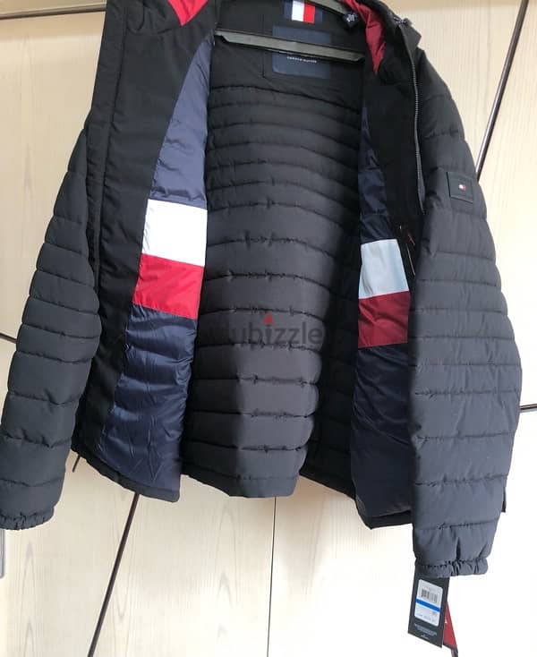 سويتر Tommy Hilfiger مقاس XL وارد امريكا 1