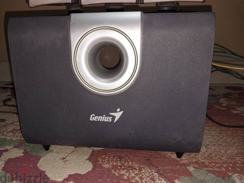 genius mp3 player and speakers 0