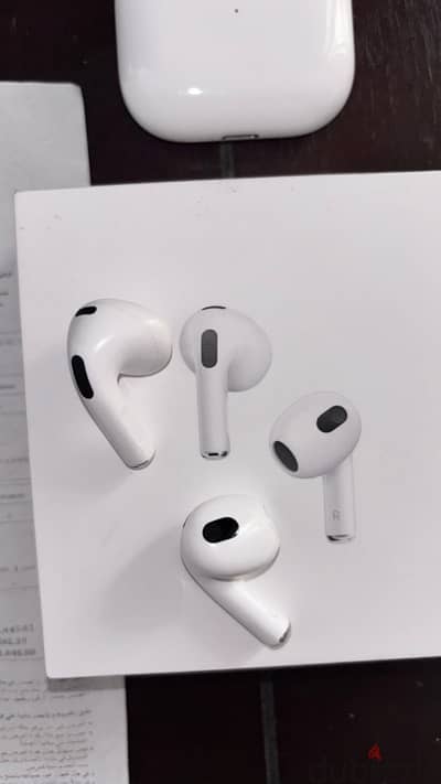 Apple airpods 3 good as new with warranty