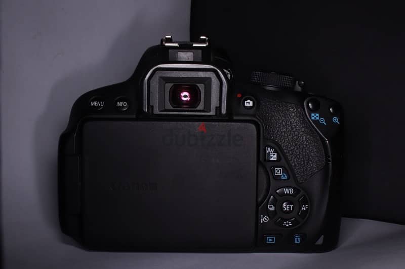 canon 700d + battery grip 2