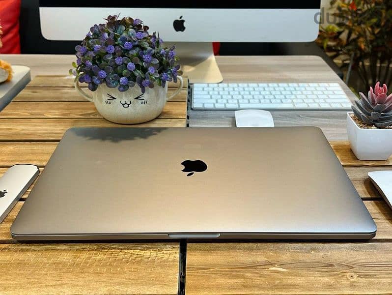 Mac book Pro 2019 16inch زيرو 5