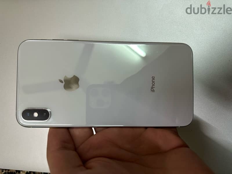 موبايل iPhone X max  ٢٥٦ ذاكره. بطاريه ٨٢ الموبايل واتر بروف 1