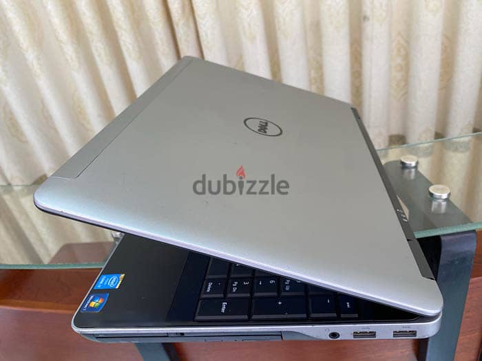 لقطة لابتوب العمل الشاق Dell E6540 1