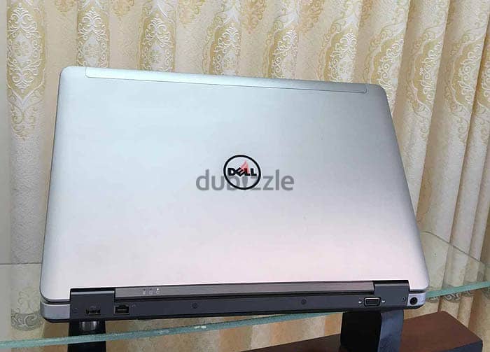 لقطة لابتوب العمل الشاق Dell E6540 4