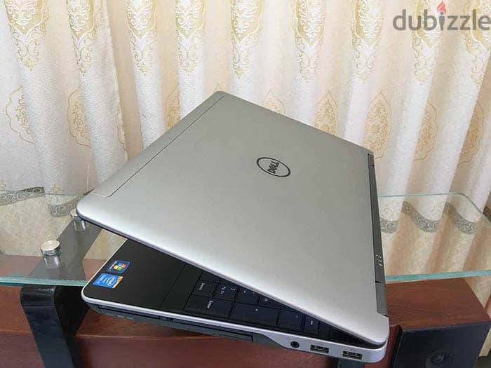 لقطة لابتوب العمل الشاق Dell E6540 5