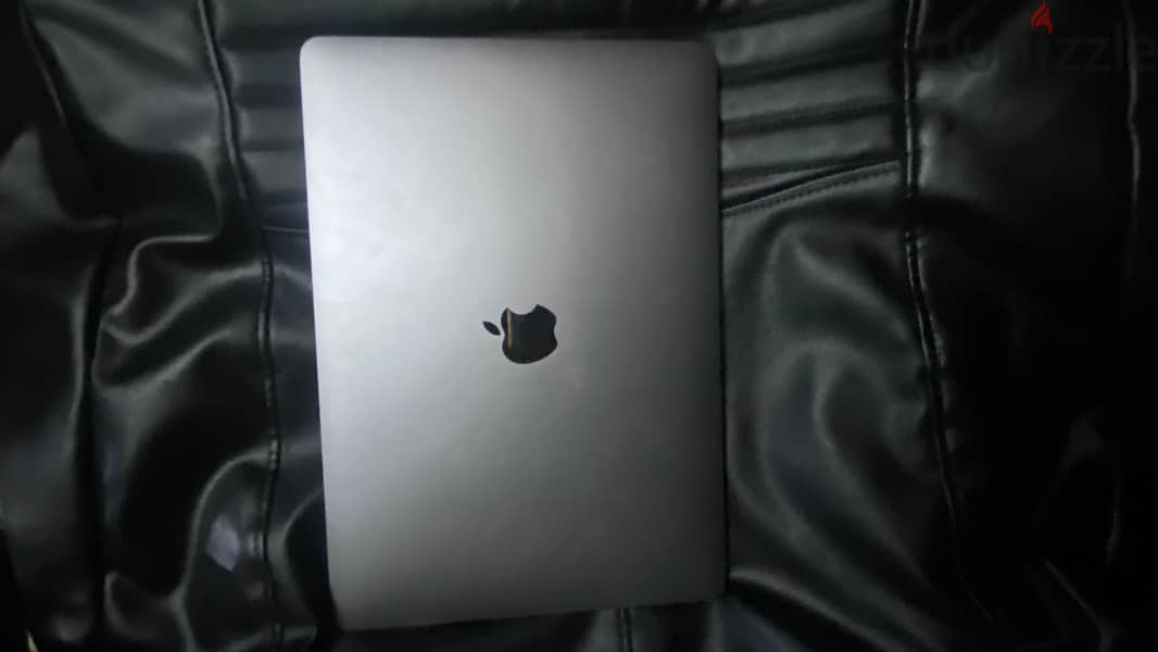 MacBook air (2018-i5) 1