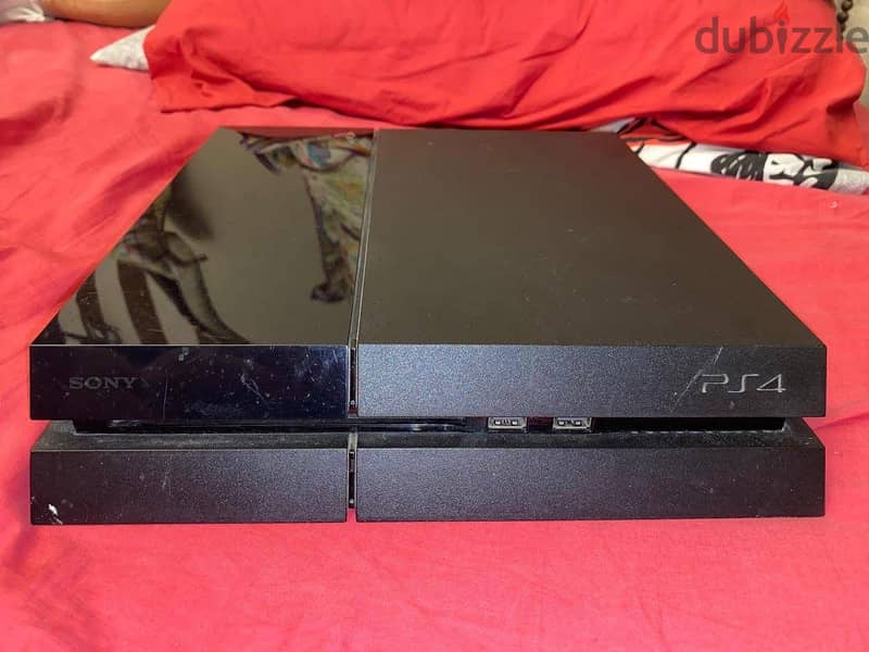 PlayStation 4 (ps4) حالة جيدة جداً بالعلبة 1