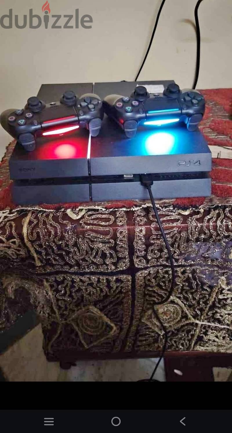 PlayStation 4 (ps4) حالة جيدة جداً بالعلبة 4