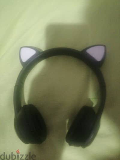 headphone cat with Lights change