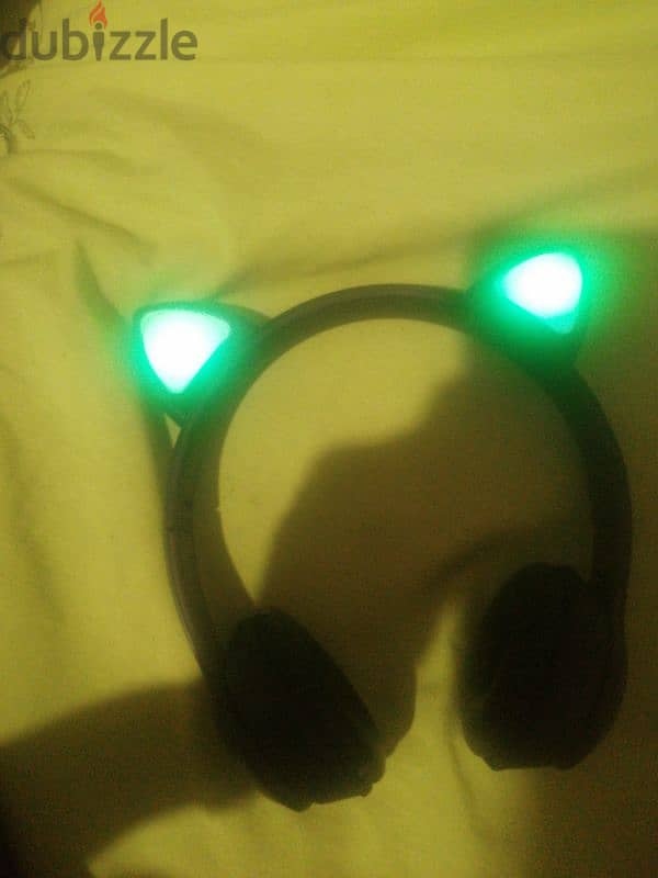 headphone cat with Lights change 1