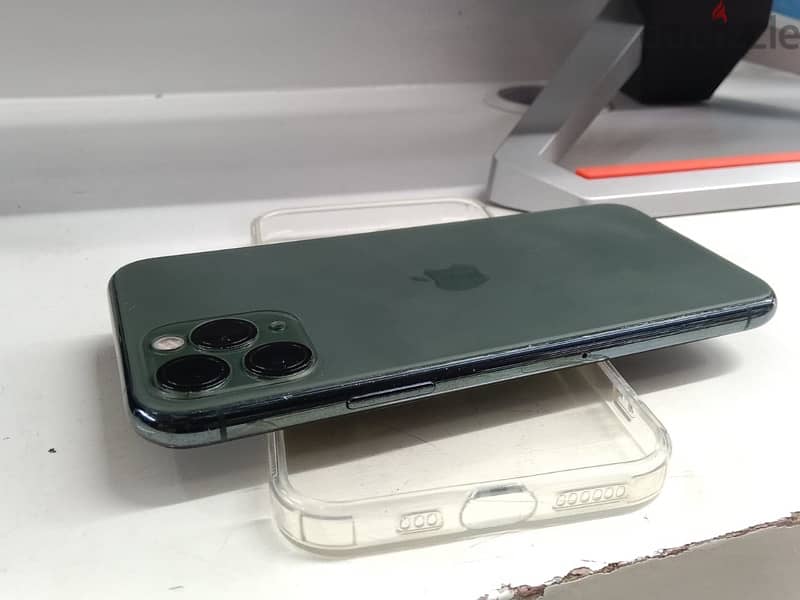 حاله جيده جدا iphone 11 pro 256 ايفون 3