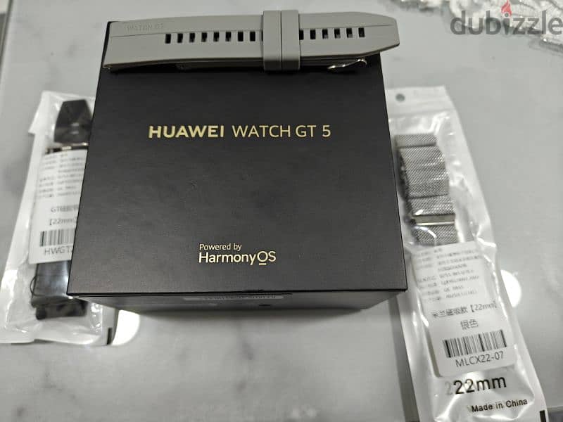 huawei watch GT 5 with 3 strap 0