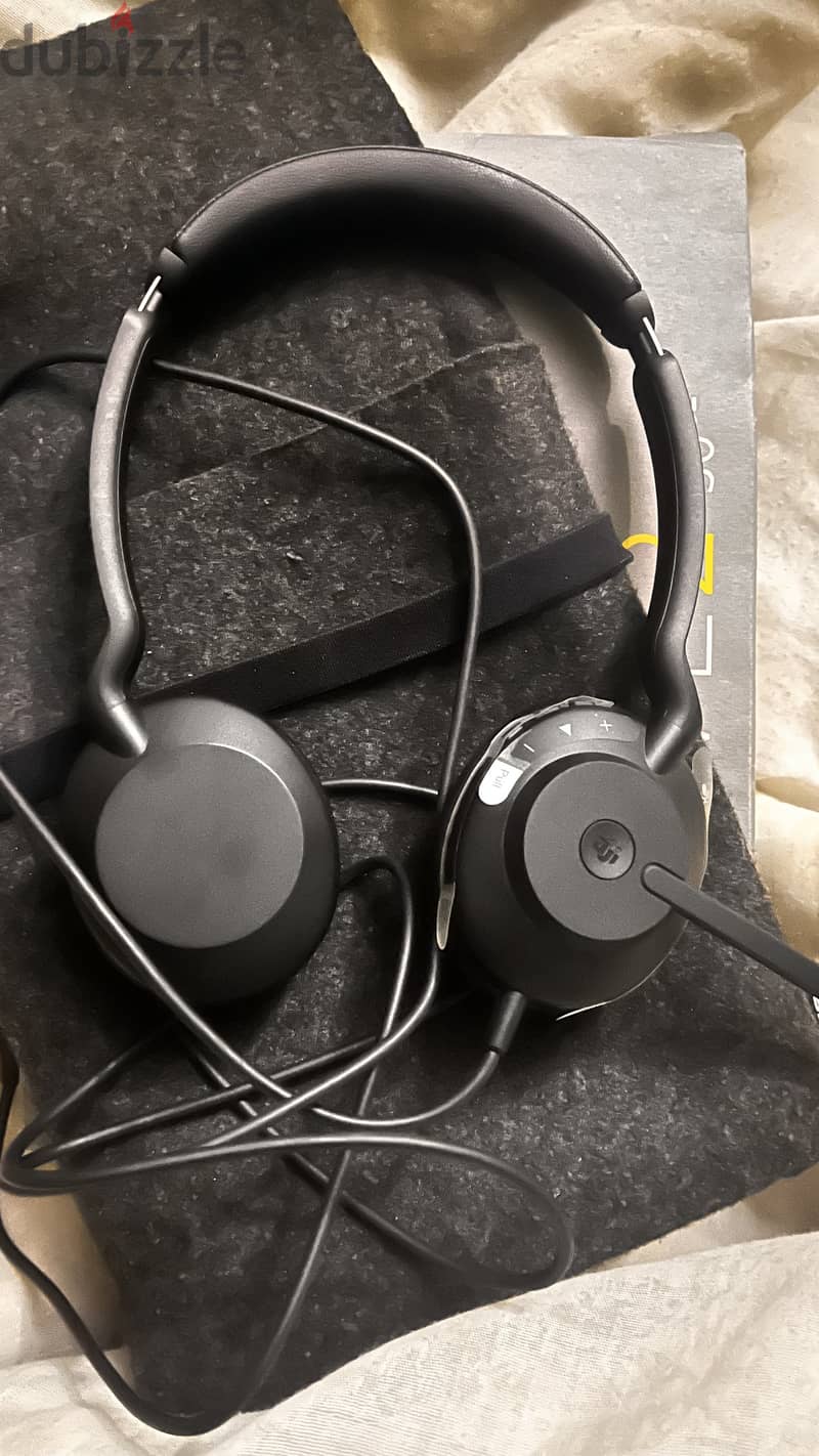 Jabra Evolve2 30SE Noise Cancellation 1