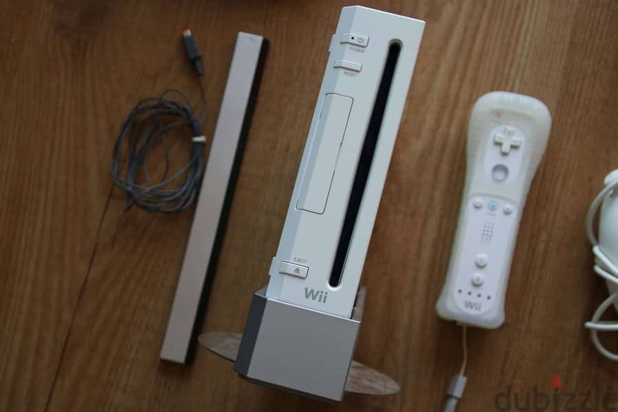 Wii Console, White (Renewed) 7