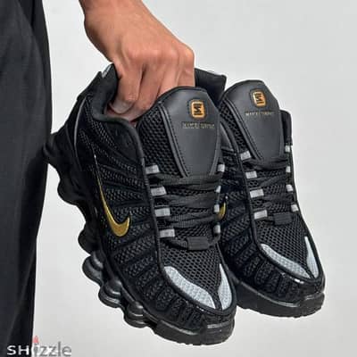 لو بتدور على ستايل عصري وراحة بلا حدود، Nike Shox هو الاختيار الأمثل!