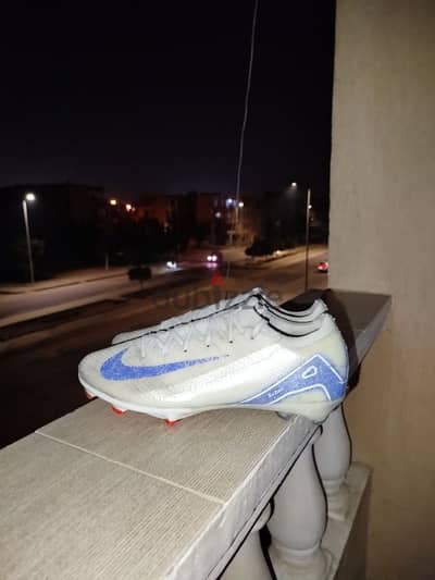 nike air zoom مقاس 43 /puma مقاس 42.5/predator مقاس 38وتلتين