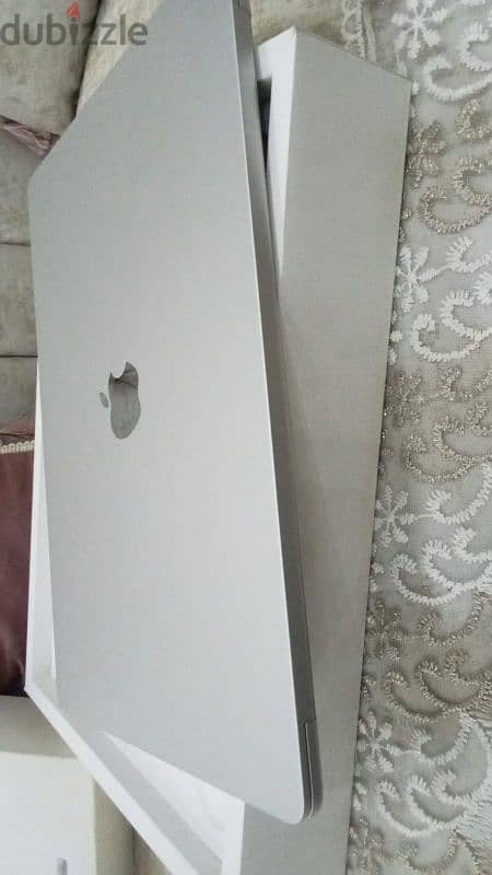 MacBook Air 15 inch  256G M2  كالجديد تماما السعر لسرعة البيع 4