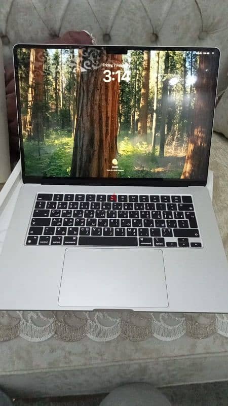 MacBook Air 15 inch  256G M2  كالجديد تماما السعر لسرعة البيع 6