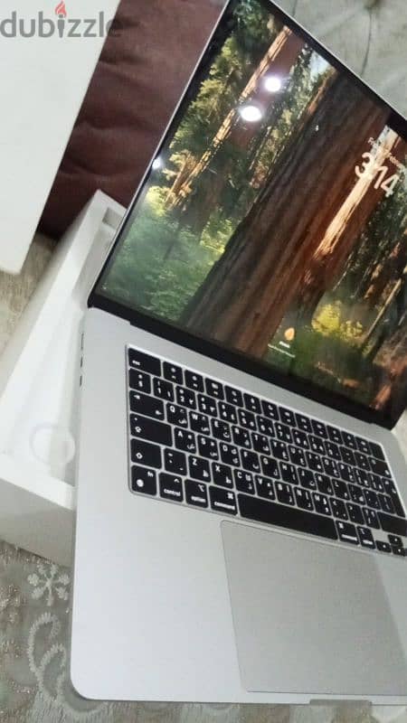 MacBook Air 15 inch  256G M2  كالجديد تماما السعر لسرعة البيع 10