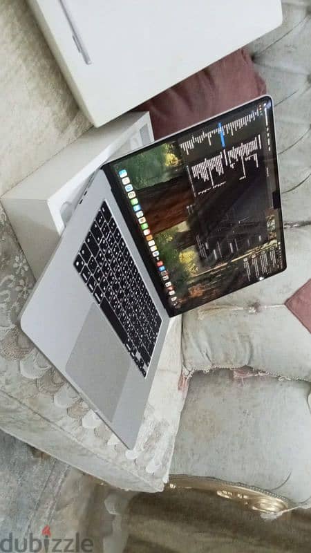 MacBook Air 15 inch  256G M2  كالجديد تماما السعر لسرعة البيع 11