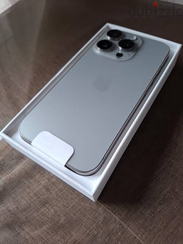 iPhone 15 pro استعمال خفيف 4