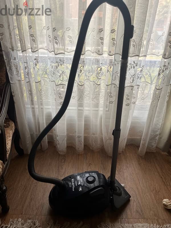 Rowenta vaccum cleaner 2000 W - مكنسة روينتا فرنساوي ٢٠٠٠ واط 1