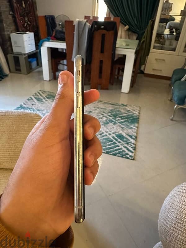 iPhone XS white 4