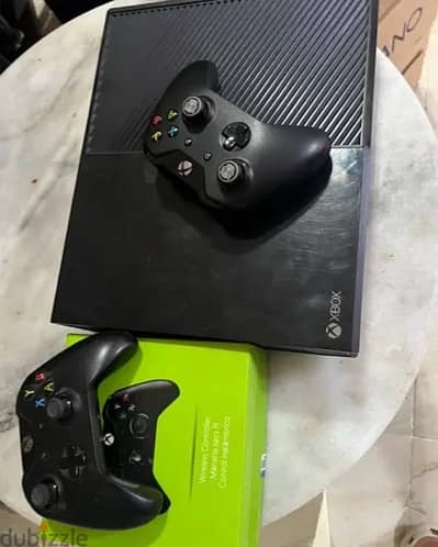 Xbox one with 2xontrollers and 2 cd games