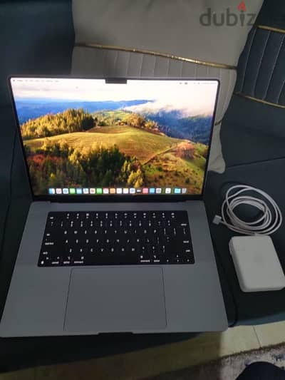 MacBook Pro M1 Max 16 inch Ram 64 Like New